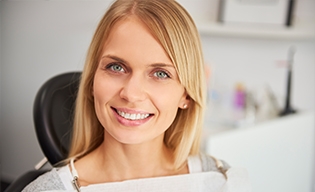 Implantátummal rögzített stéges fogsor