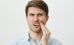 Az ínygyulladás tünetei